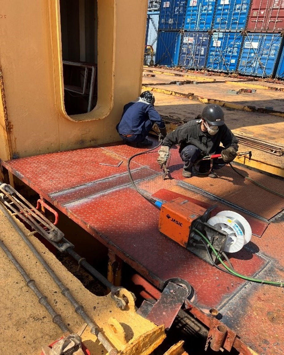 REPAIR ON DECK - HAI PHONG - VIET NAM